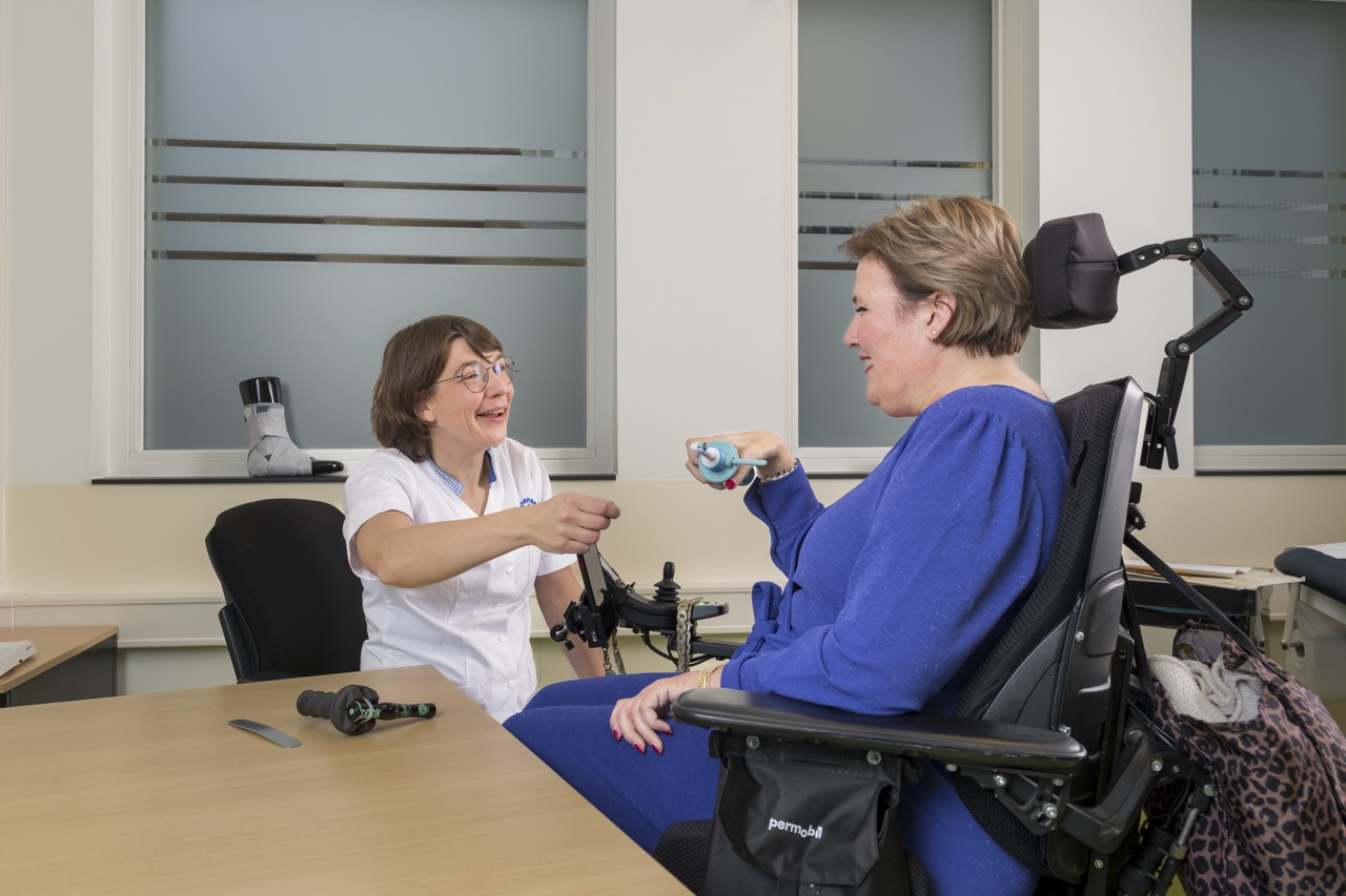 ergotherapeut-met-patient-groot